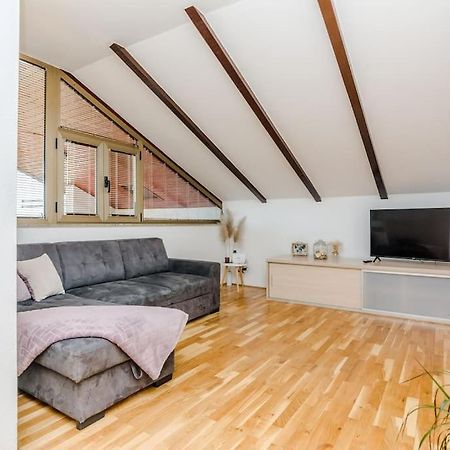 Apartment Roko - Up To 4 People With Free Parking Zadar Exterior foto