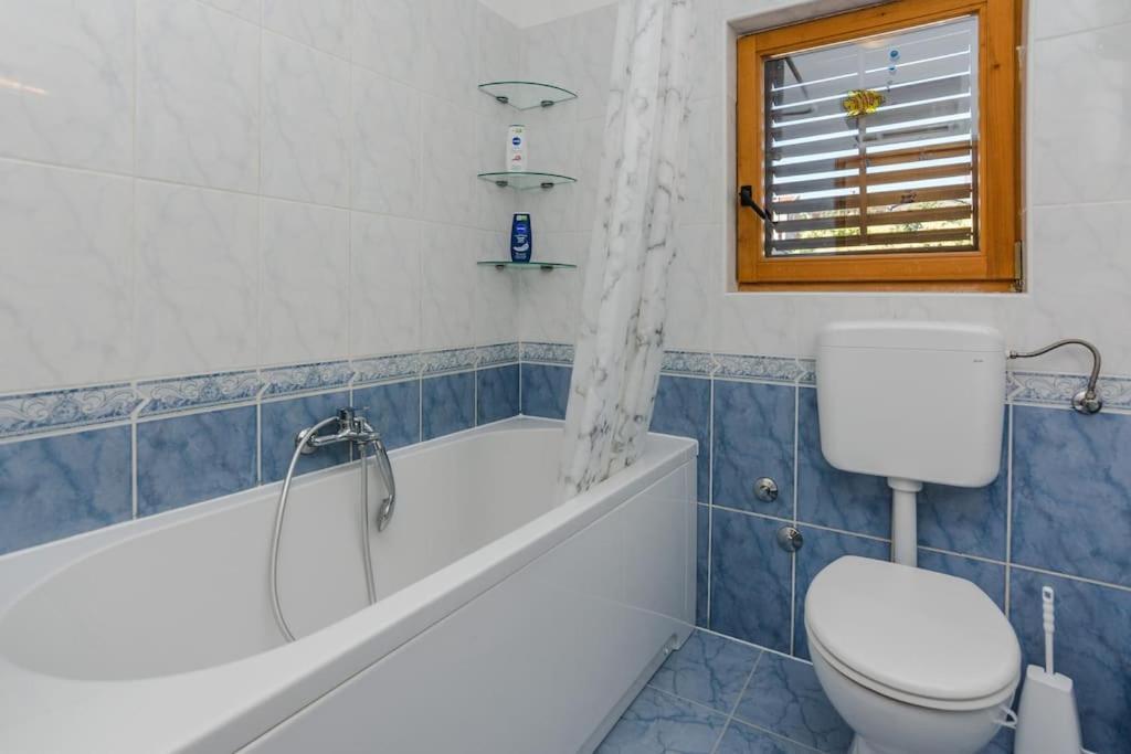Apartment Roko - Up To 4 People With Free Parking Zadar Exterior foto