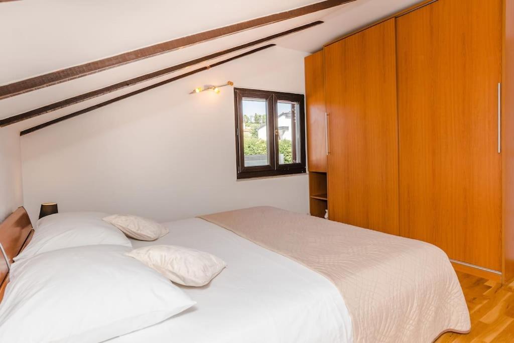 Apartment Roko - Up To 4 People With Free Parking Zadar Exterior foto